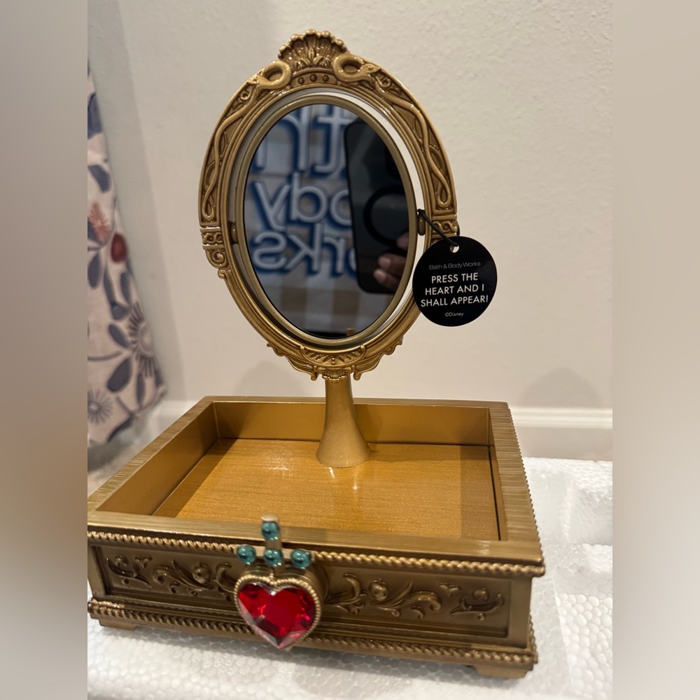 Bath and Bady works magic mirror Bady Care Tray Villians Disney